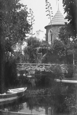 Recanto do jardim romântico da Villa Moraes numa fotografia do princípio do séc. XX